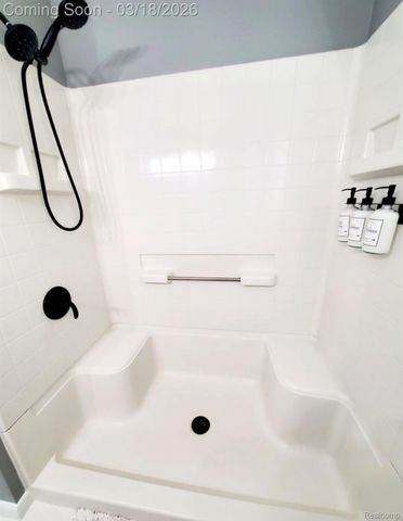 6372 Peach Drive, Village Of Clarkston, MI 48346