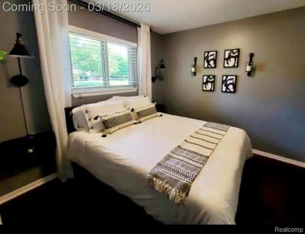 6372 Peach Drive, Village Of Clarkston, MI 48346