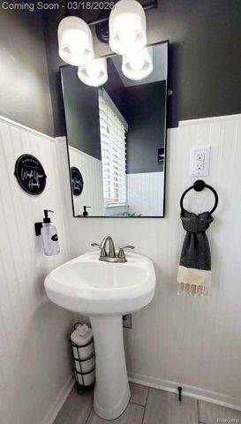 6372 Peach Drive, Village Of Clarkston, MI 48346