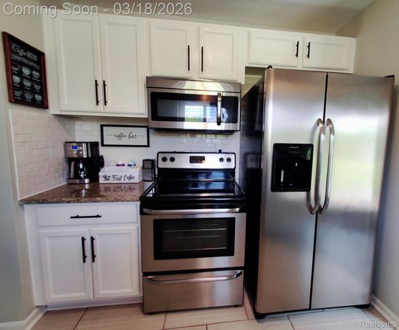 6372 Peach Drive, Village Of Clarkston, MI 48346