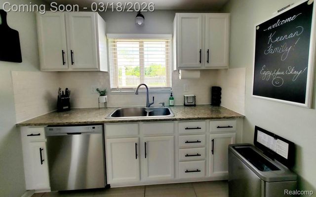 6372 Peach Drive, Village Of Clarkston, MI 48346