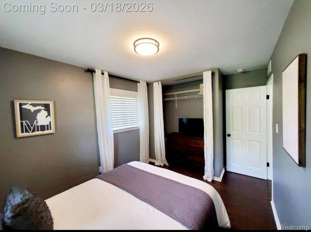 6372 Peach Drive, Village Of Clarkston, MI 48346