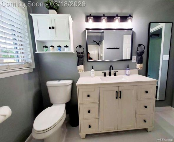 6372 Peach Drive, Village Of Clarkston, MI 48346