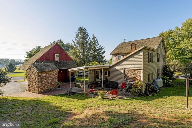 1175 W SWARTZVILLE RD, Reinholds, PA 17569