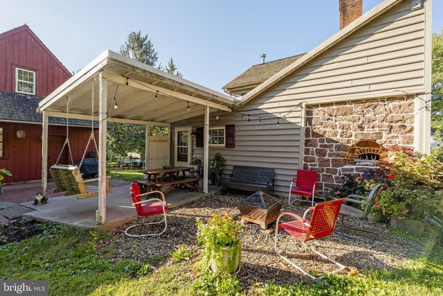 1175 W SWARTZVILLE RD, Reinholds, PA 17569