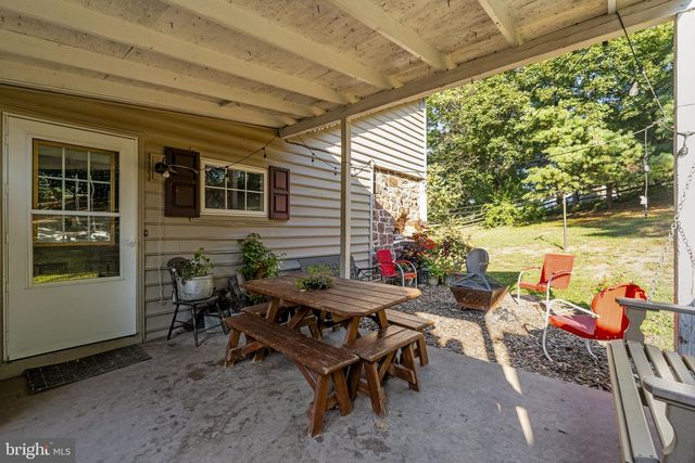 1175 W SWARTZVILLE RD, Reinholds, PA 17569