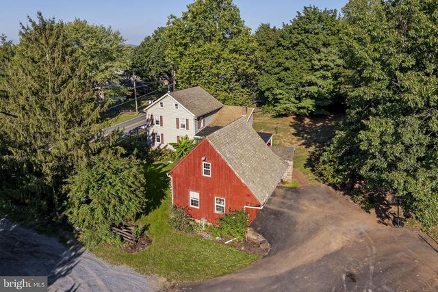 1175 W SWARTZVILLE RD, Reinholds, PA 17569