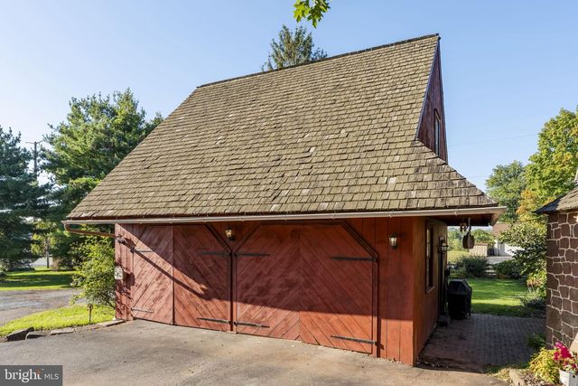 1175 W SWARTZVILLE RD, Reinholds, PA 17569