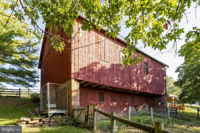 1175 W SWARTZVILLE RD, Reinholds, PA 17569