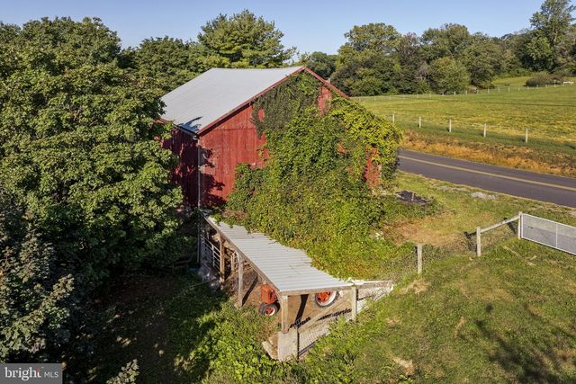 1175 W SWARTZVILLE RD, Reinholds, PA 17569