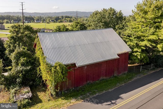 1175 W SWARTZVILLE RD, Reinholds, PA 17569