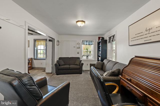 1175 W SWARTZVILLE RD, Reinholds, PA 17569