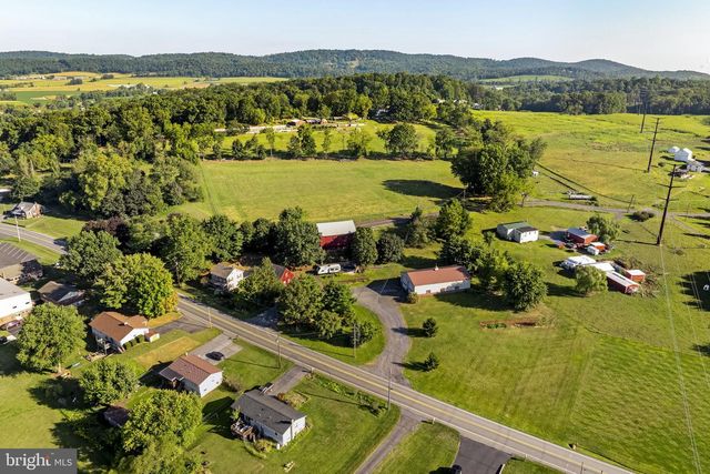 1175 W SWARTZVILLE RD, Reinholds, PA 17569