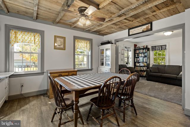 1175 W SWARTZVILLE RD, Reinholds, PA 17569