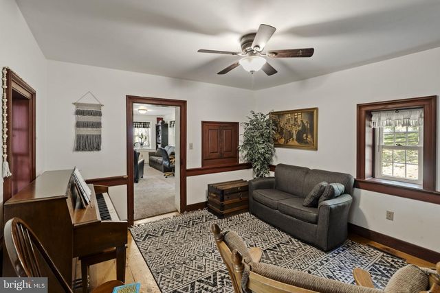 1175 W SWARTZVILLE RD, Reinholds, PA 17569