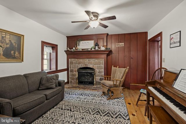 1175 W SWARTZVILLE RD, Reinholds, PA 17569