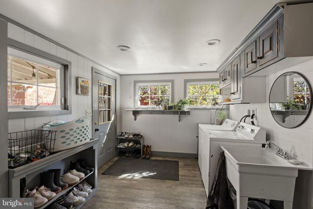 1175 W SWARTZVILLE RD, Reinholds, PA 17569