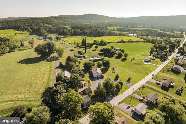 1175 W SWARTZVILLE RD, Reinholds, PA 17569