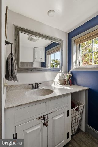 1175 W SWARTZVILLE RD, Reinholds, PA 17569