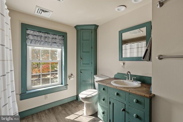 1175 W SWARTZVILLE RD, Reinholds, PA 17569