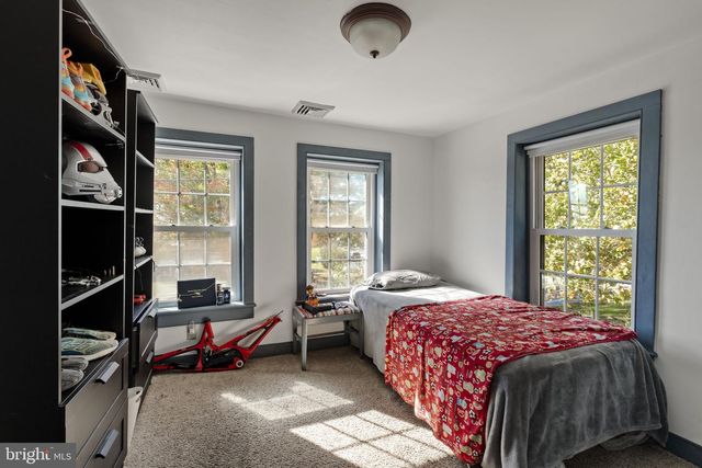 1175 W SWARTZVILLE RD, Reinholds, PA 17569