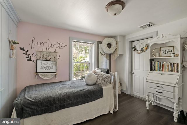 1175 W SWARTZVILLE RD, Reinholds, PA 17569