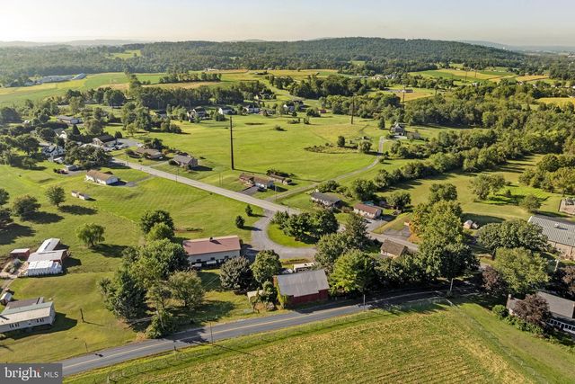 1175 W SWARTZVILLE RD, Reinholds, PA 17569