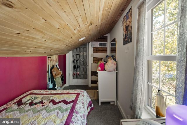 1175 W SWARTZVILLE RD, Reinholds, PA 17569