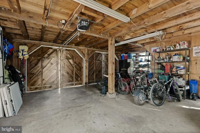 1175 W SWARTZVILLE RD, Reinholds, PA 17569