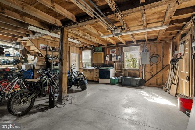 1175 W SWARTZVILLE RD, Reinholds, PA 17569