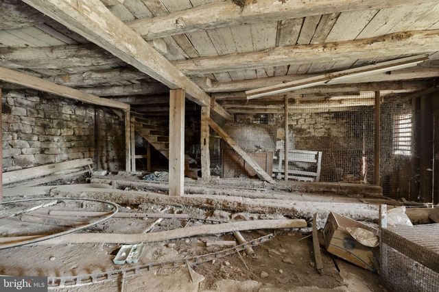 1175 W SWARTZVILLE RD, Reinholds, PA 17569