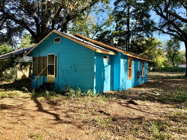 307 E Smith Avenue, Geneva, AL 36340