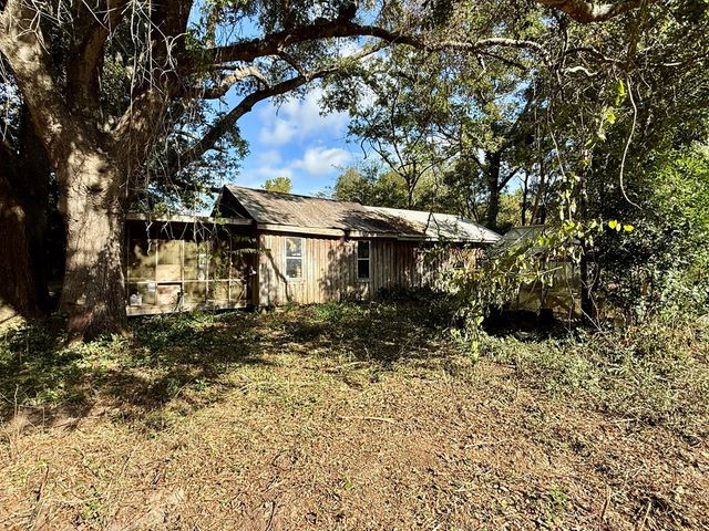 307 E Smith Avenue, Geneva, AL 36340