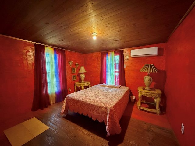 307 E Smith Avenue, Geneva, AL 36340