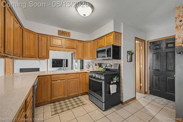 390 Robyn Drive, Canton, MI 48187