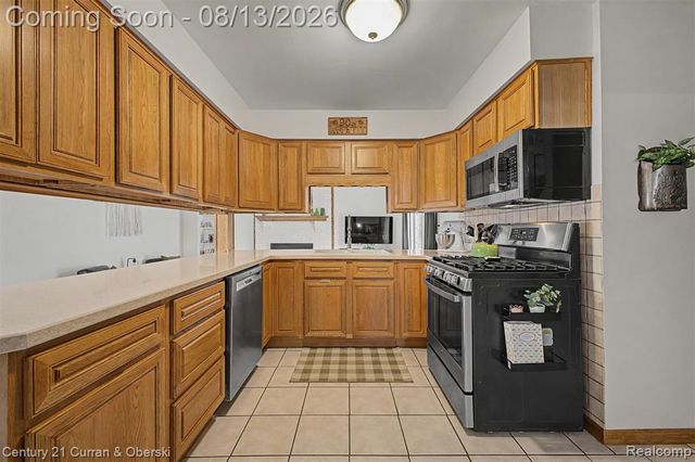 390 Robyn Drive, Canton, MI 48187