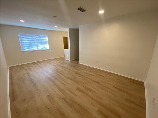 2 N Waxberry Road, The Woodlands, TX 77381