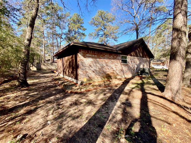 2 N Waxberry Road, The Woodlands, TX 77381