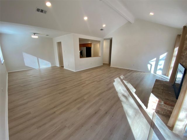 2 N Waxberry Road, The Woodlands, TX 77381