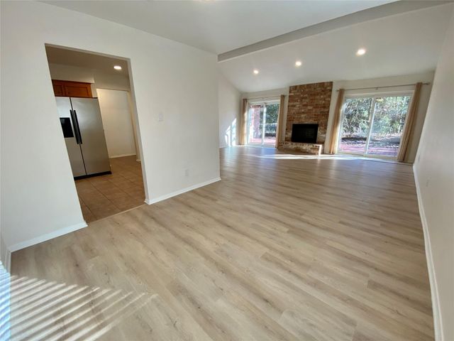 2 N Waxberry Road, The Woodlands, TX 77381
