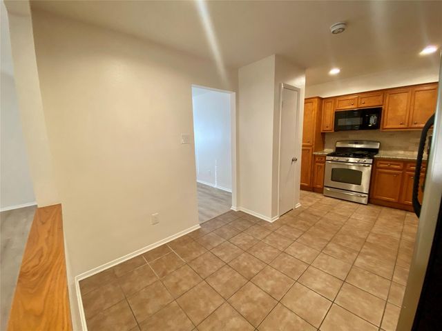 2 N Waxberry Road, The Woodlands, TX 77381