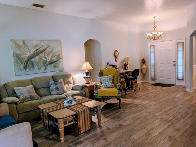2097 SW Larchmont Lane, Port St. Lucie, FL 34984