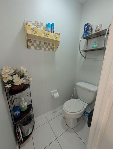 2097 SW Larchmont Lane, Port St. Lucie, FL 34984