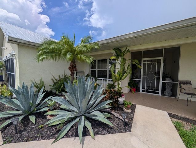 2097 SW Larchmont Lane, Port St. Lucie, FL 34984