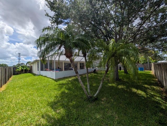 2097 SW Larchmont Lane, Port St. Lucie, FL 34984