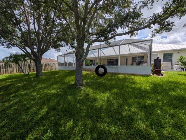 2097 SW Larchmont Lane, Port St. Lucie, FL 34984