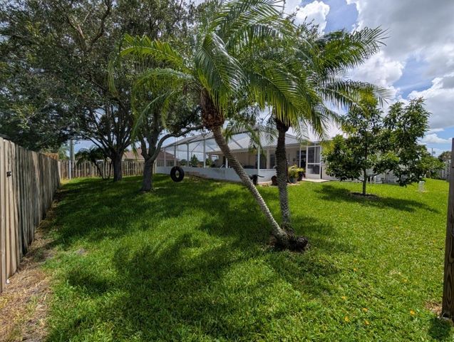2097 SW Larchmont Lane, Port St. Lucie, FL 34984