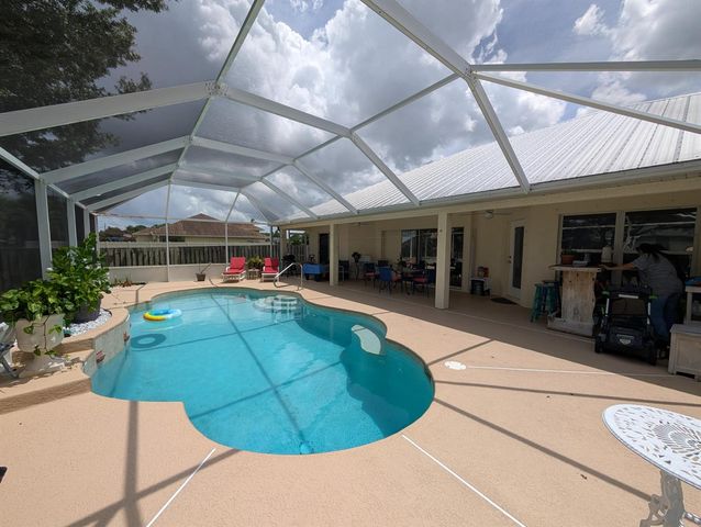 2097 SW Larchmont Lane, Port St. Lucie, FL 34984