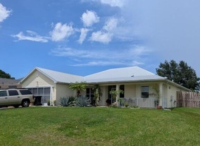 2097 SW Larchmont Lane, Port St. Lucie, FL 34984