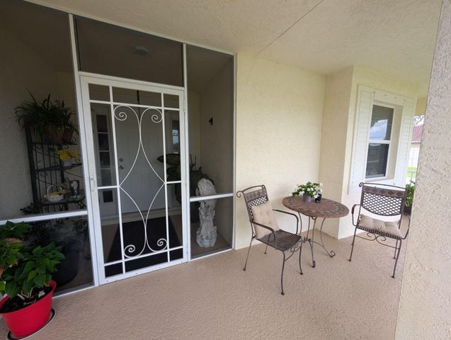2097 SW Larchmont Lane, Port St. Lucie, FL 34984
